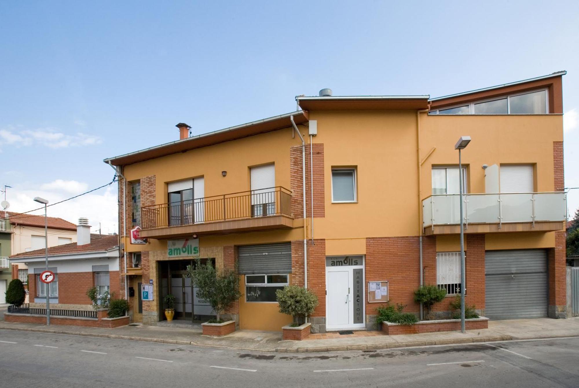 Hotel Amolls Restaurant I Habitacions Olot Exterior foto